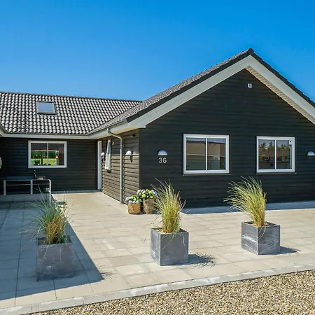 Holiday home 8 Bedroom Cozy In